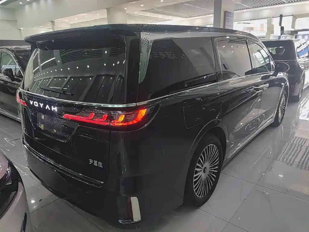 Voyah Dreamer PHEV 4 WD Excellent Qiankun