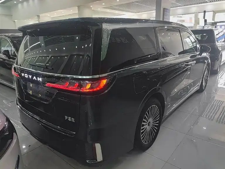 Voyah Dreamer PHEV 4 WD Excellent Qiankun