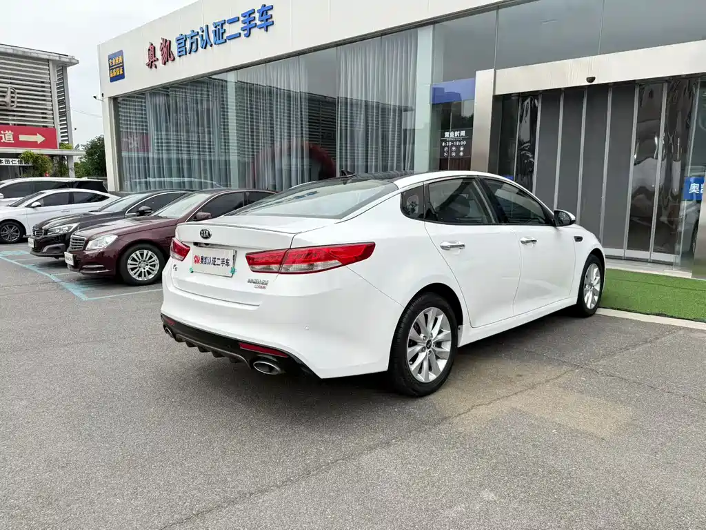 Kia K5 1.6 T Auto LUX