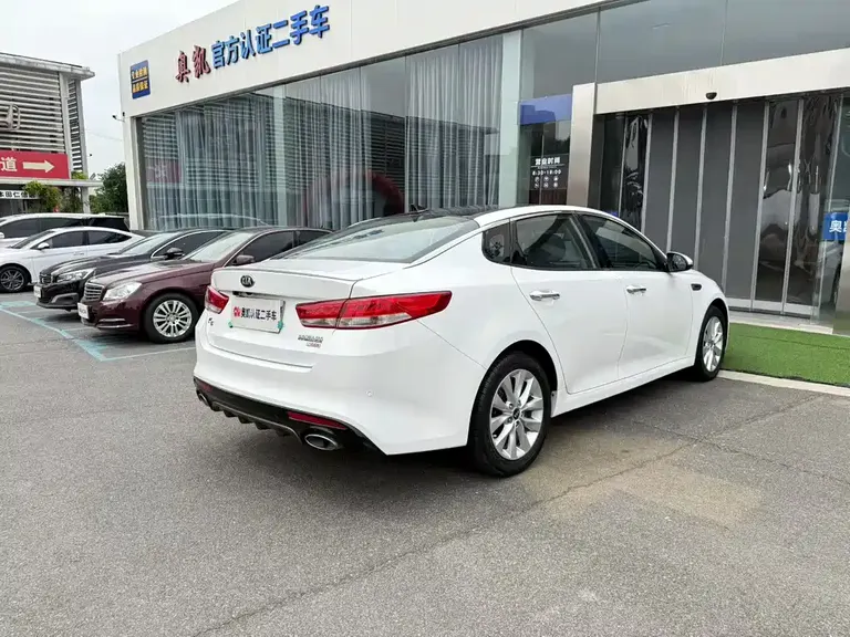 Kia K5 1.6 T Auto LUX