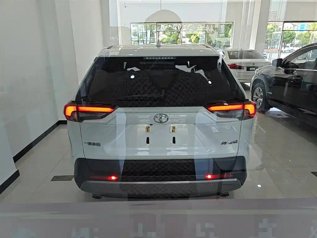 RAV4 2.0 L CVT 2 WD Style