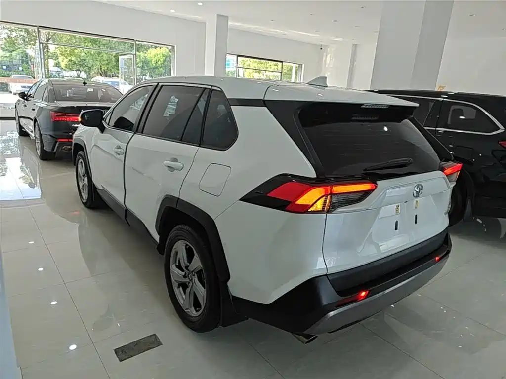 RAV4 2.0 L CVT 2 WD Style