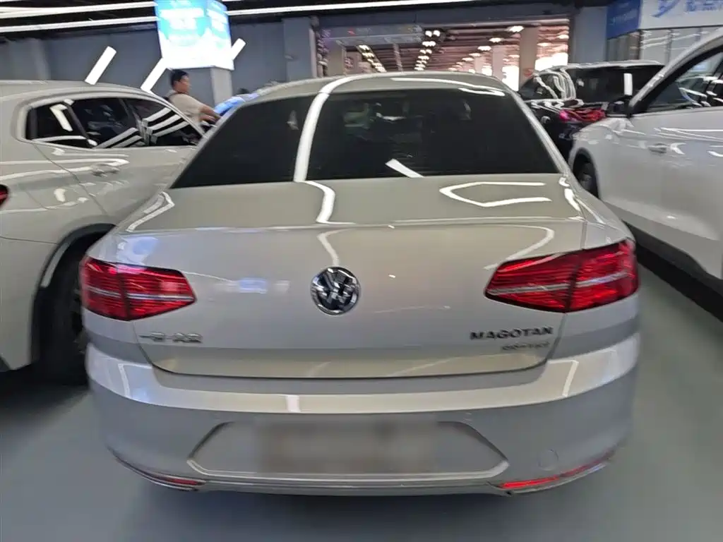 Magotan 330 TSI DSG Luxury