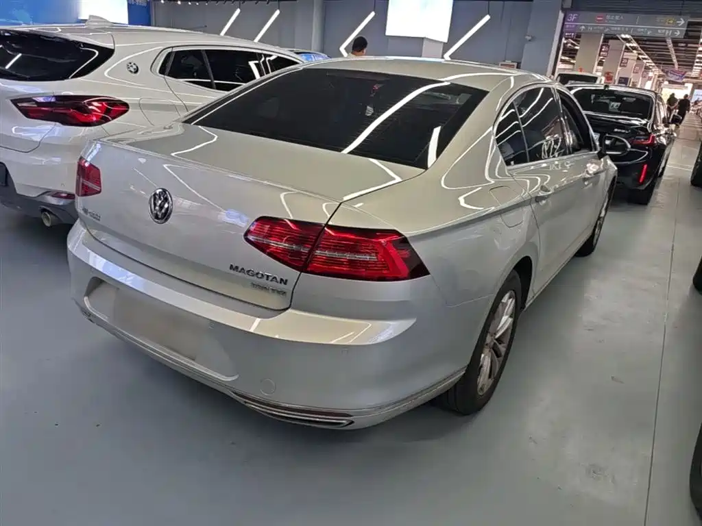 Magotan 330 TSI DSG Luxury