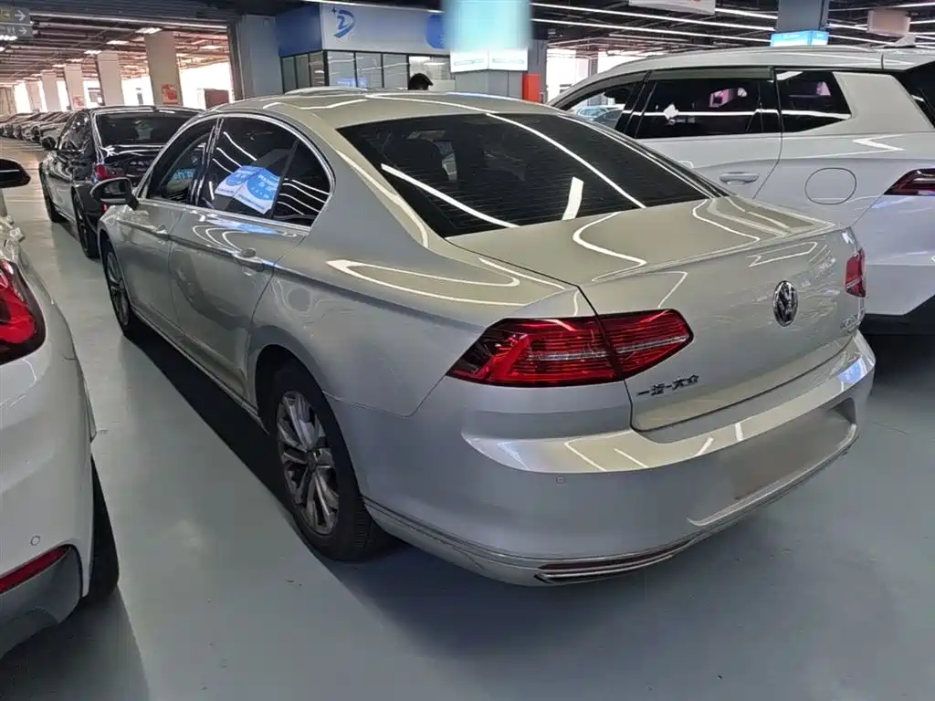 Magotan 330 TSI DSG Luxury