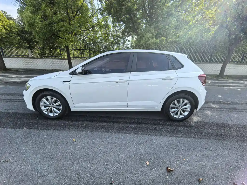 Polo Plus 1.5 L Auto Colorful Tech