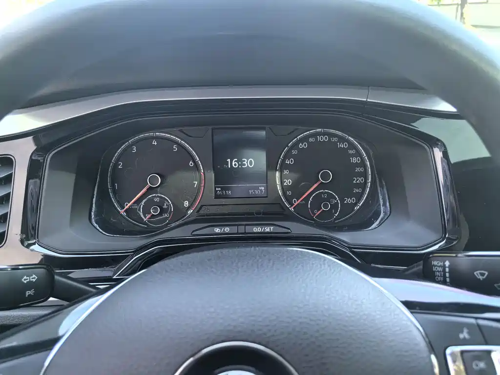 Polo Plus 1.5 L Auto Colorful Tech