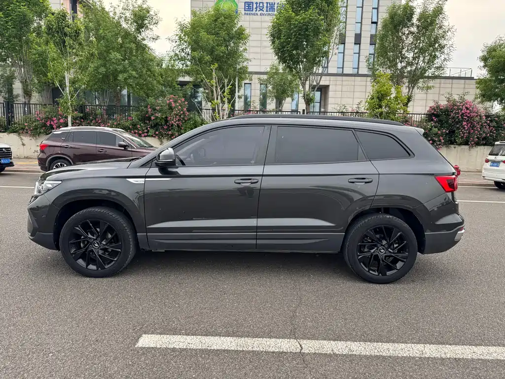 Jetta VS7 Black Sharp 1.4 T Auto Glory