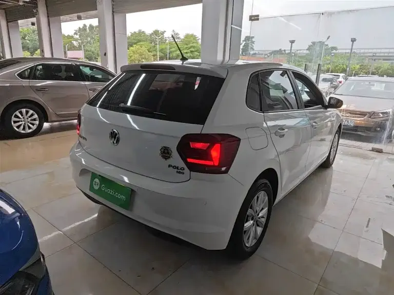 Volkswagen Polo Plus 1.5 L Auto Colorful Tech