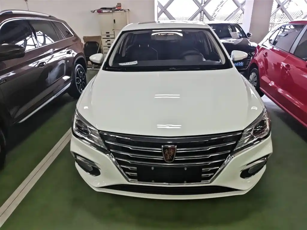 Roewe i5 1.5 L Auto 4 G Connected Leading Luxury Flagship