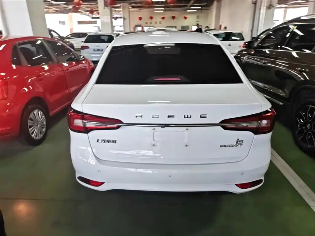 Roewe i5 1.5 L Auto 4 G Connected Leading Luxury Flagship