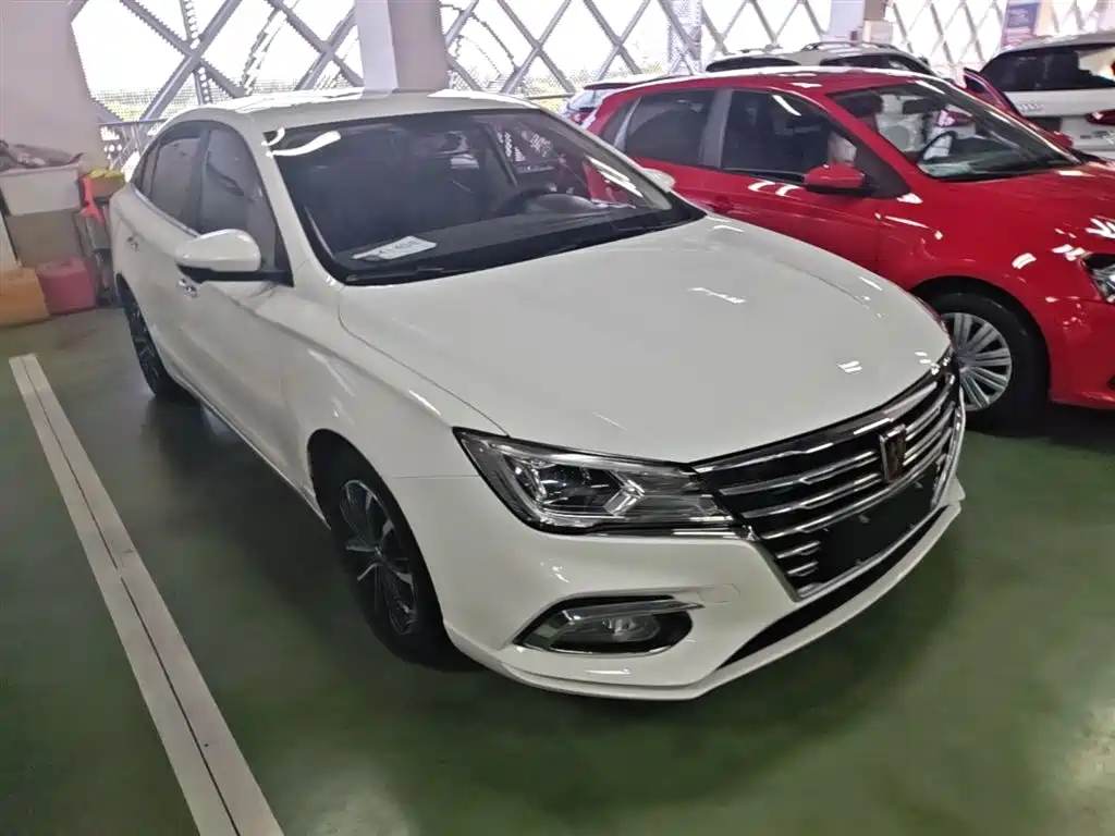Roewe i5 1.5 L Auto 4 G Connected Leading Luxury Flagship