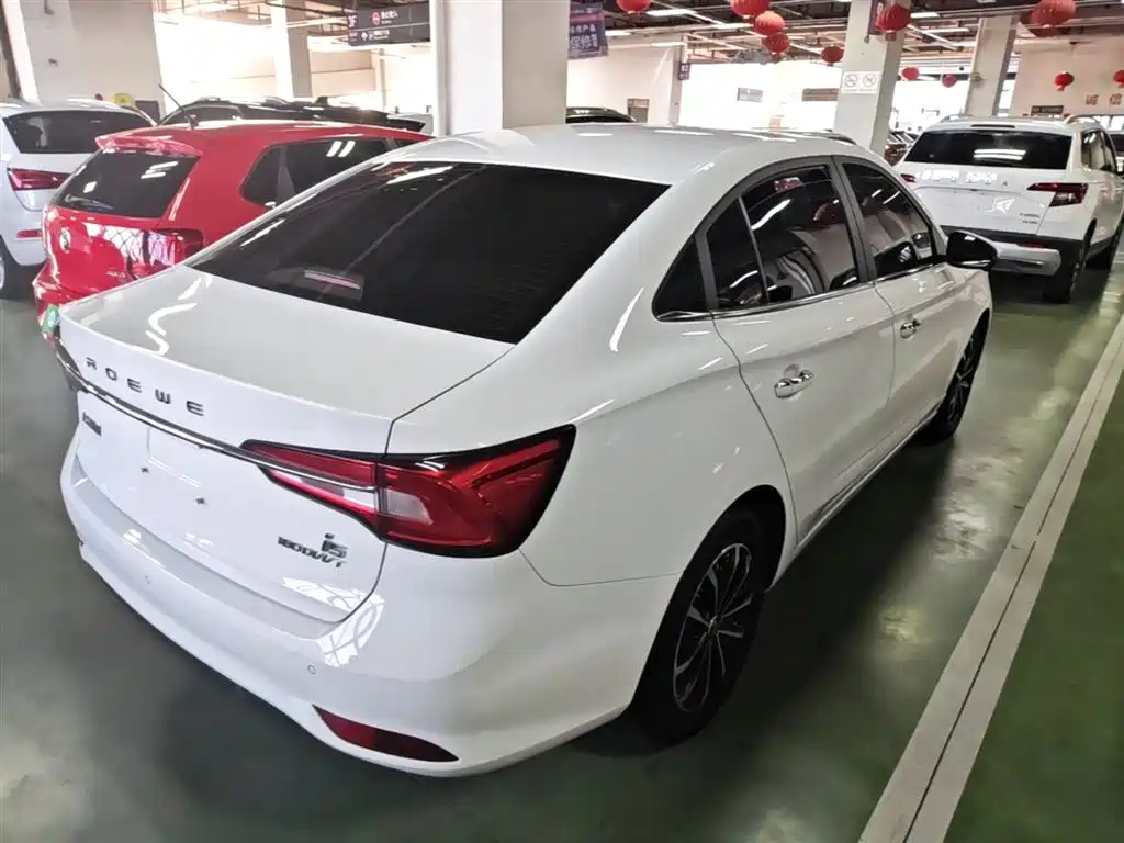Roewe i5 1.5 L Auto 4 G Connected Leading Luxury Flagship