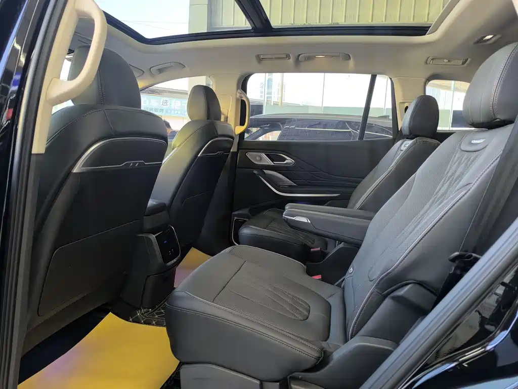 Hongqi HS7 PHEV 2.0 T PHEV 4 WD Flagship Smooth 6-seat