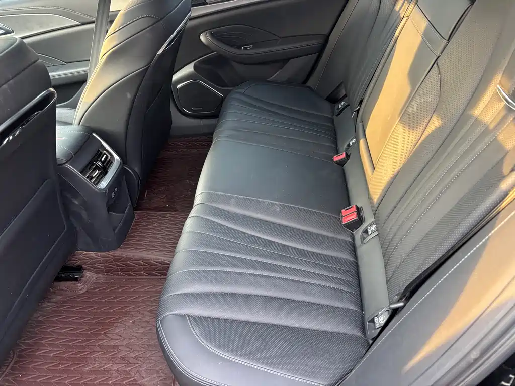 Hongqi H5 1.5 T DCT Connected Flagship Charm