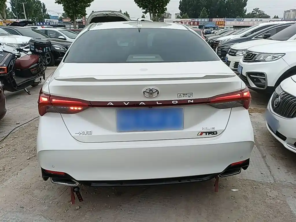Avalon 2.0 L XLE Premium CN-VI