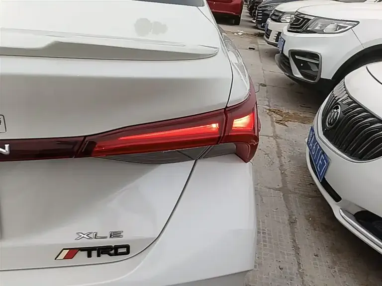 Toyota Avalon 2.0 L XLE Premium CN-VI