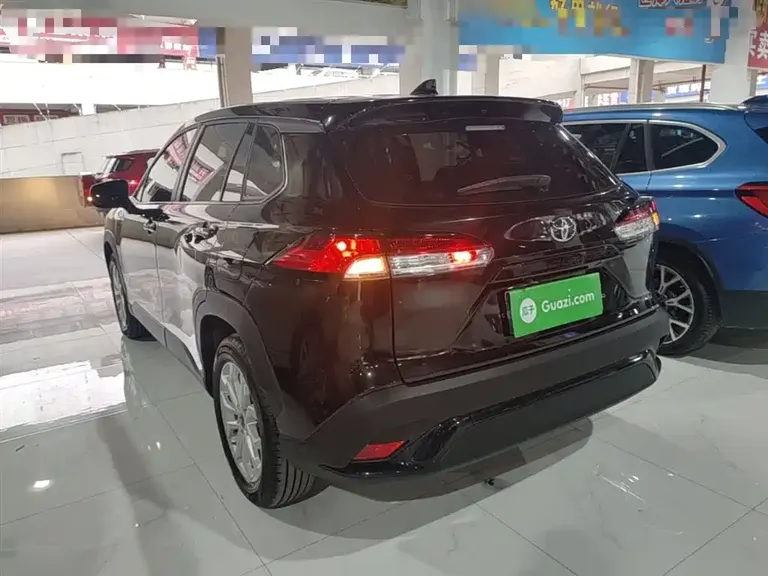 Toyota Frontlander 2.0 L CVT Leading