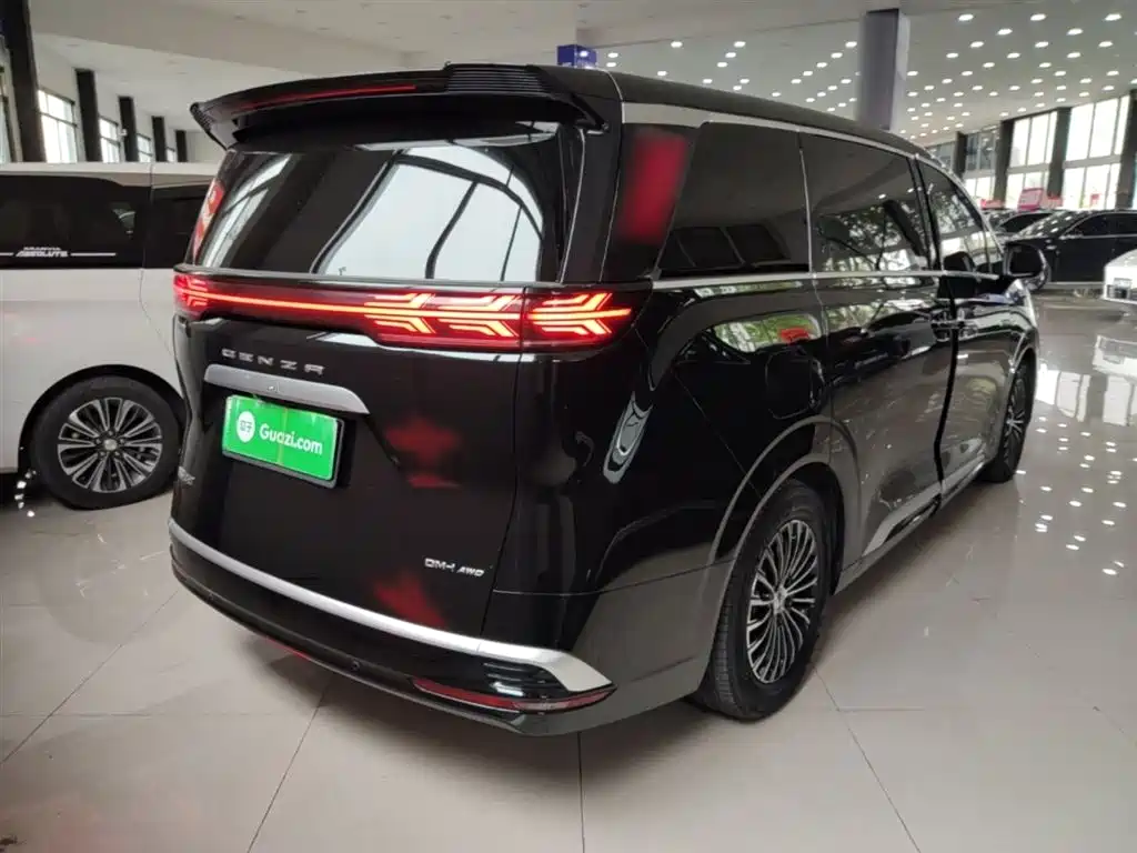 Denza D9 DM-i 970 4 WD Honored