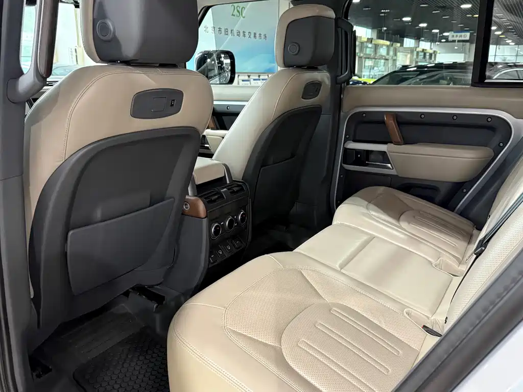Land Rover Defender 110 P400 Dark Special Edition
