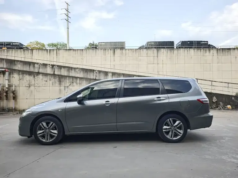 Honda Odyssey 2.4 L Leading Show