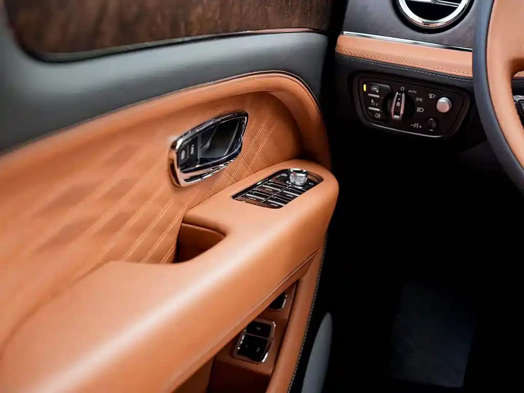 Bentayga 4.0 T V8 LWB Range