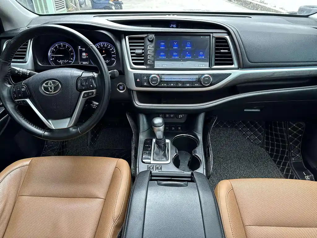 Highlander 2.0 T 4 WD Knight 7-seat