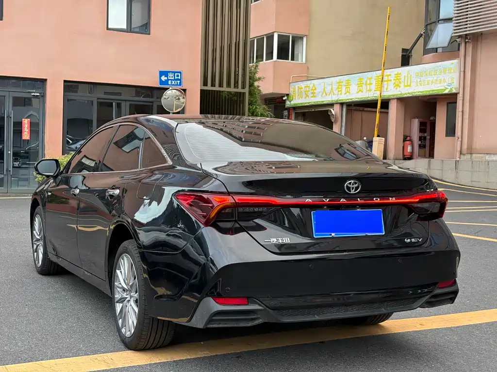 Avalon 亚洲龙 2026款 双擎 2.0 L 豪华版