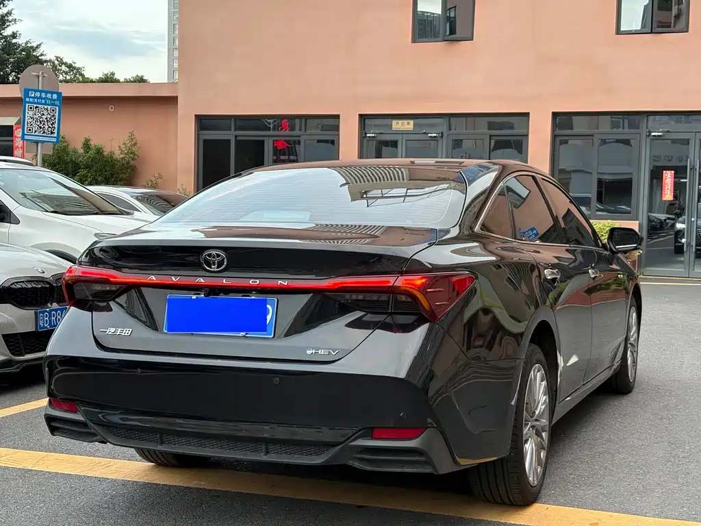 Avalon 亚洲龙 2026款 双擎 2.0 L 豪华版