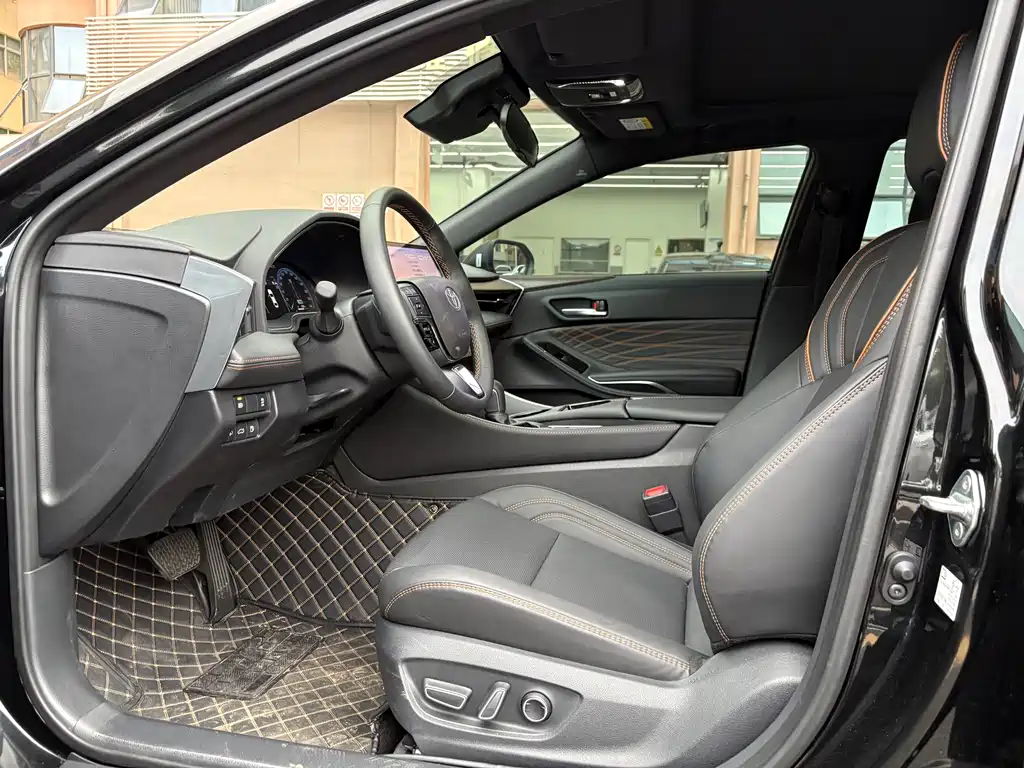 Avalon 亚洲龙 2026款 双擎 2.0 L 豪华版