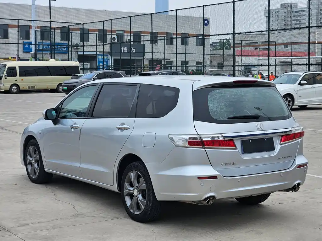 Odyssey 2.4 L Luxury