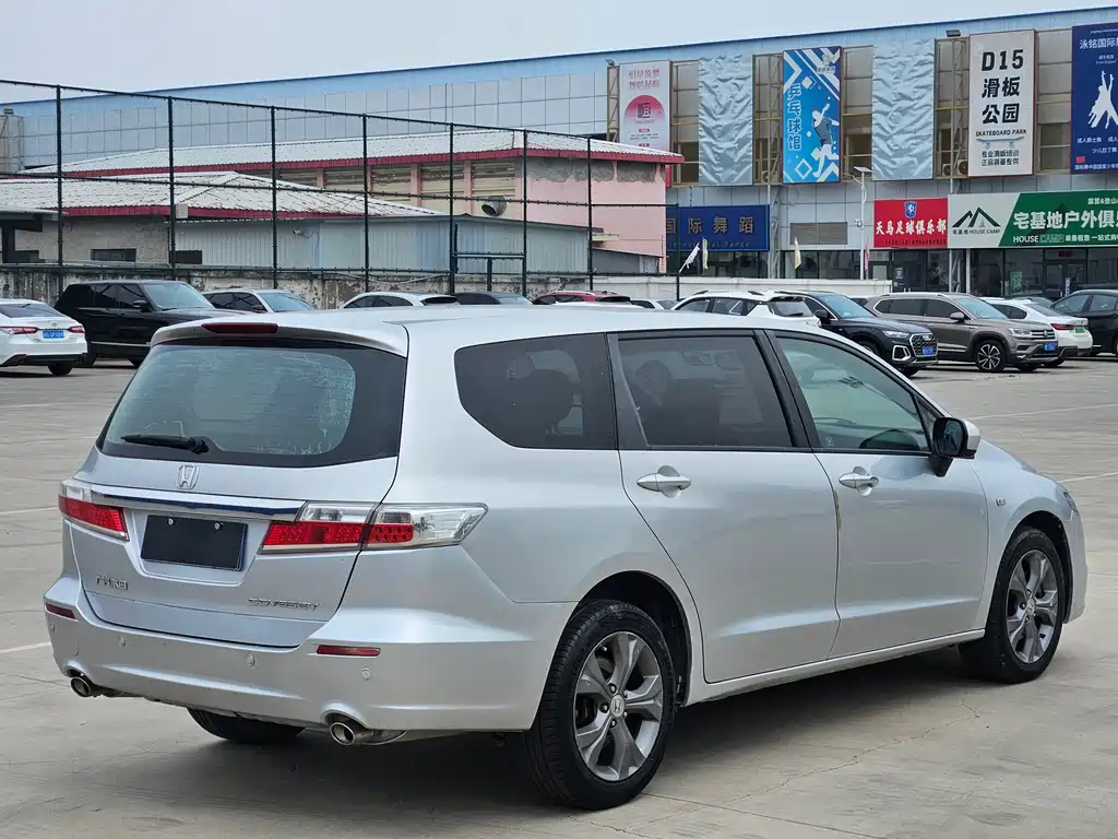 Odyssey 2.4 L Luxury