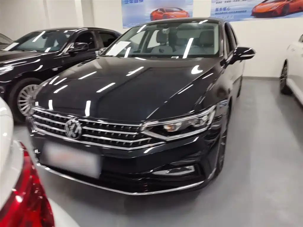 Magotan 200 10 K Commemorative 330 TSI DSG Leading