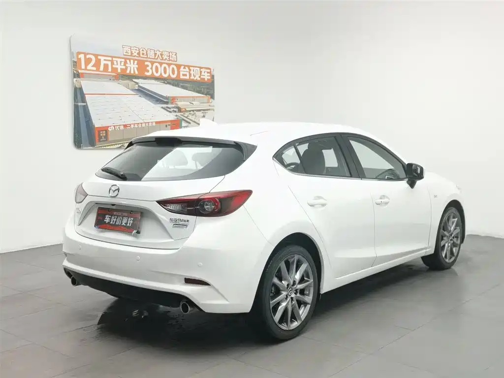 Mazda 3 Axela Hatchback 2.0 L Auto Sport CN-V
