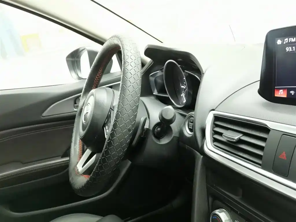 Mazda 3 Axela Hatchback 2.0 L Auto Sport CN-V