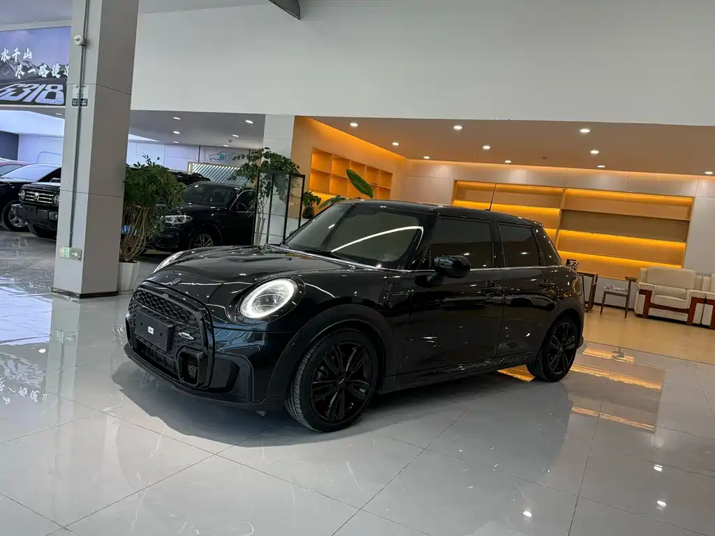 MINI MINI 2022款 1.5 T COOPER 黑标特别版 五门版