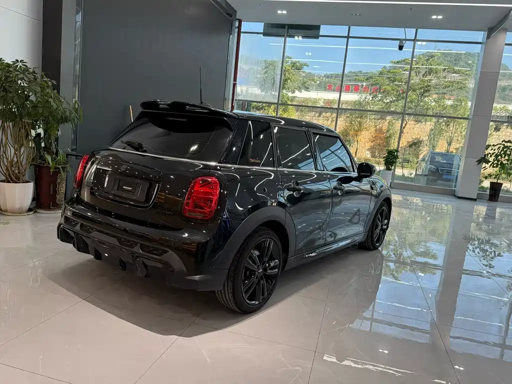 MINI MINI 2022款 1.5 T COOPER 黑标特别版 五门版
