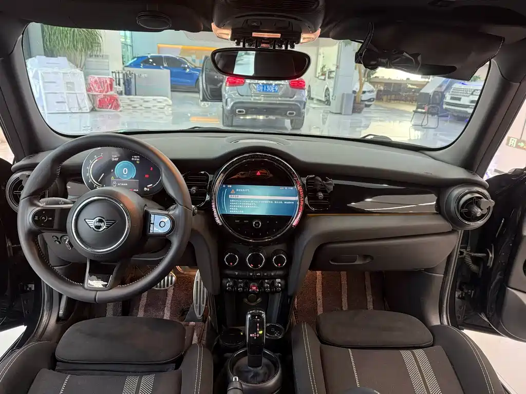 MINI MINI 2022款 1.5 T COOPER 黑标特别版 五门版
