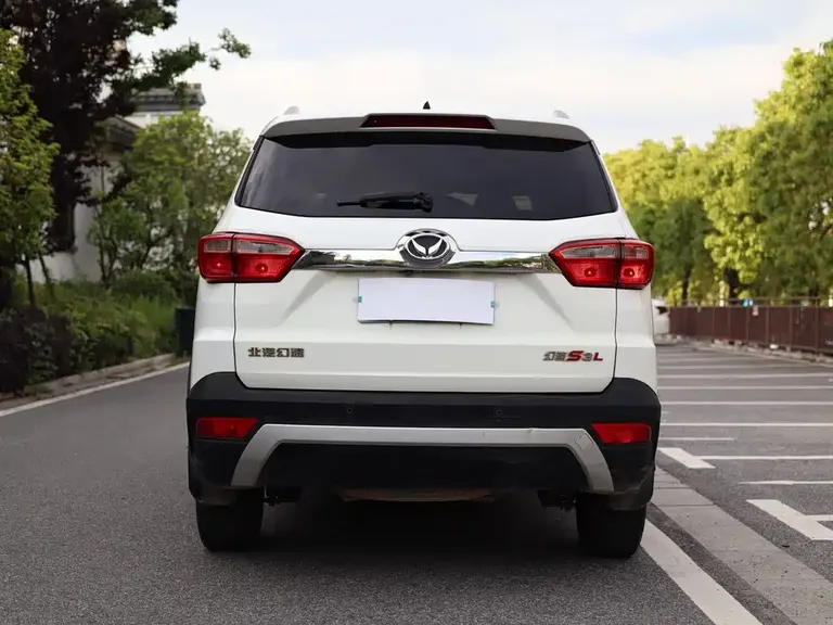 BAIC Huansu S3 S3 L 1.5 L Manual Distinguished
