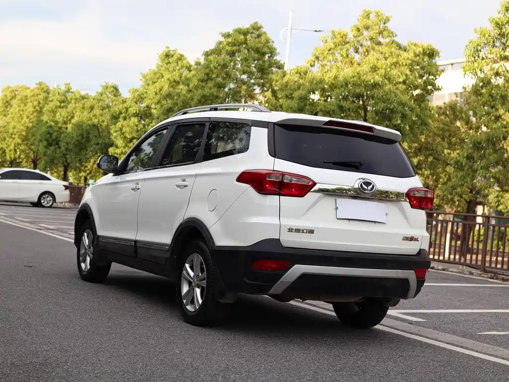 BAIC Huansu S3 S3 L 1.5 L Manual Distinguished