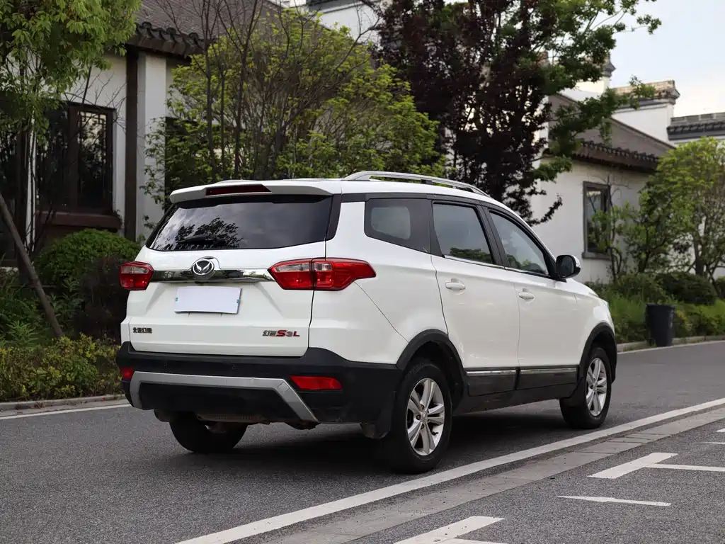 BAIC Huansu S3 S3 L 1.5 L Manual Distinguished