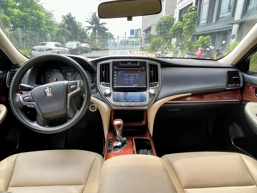 Crown 2.0 T Pioneer