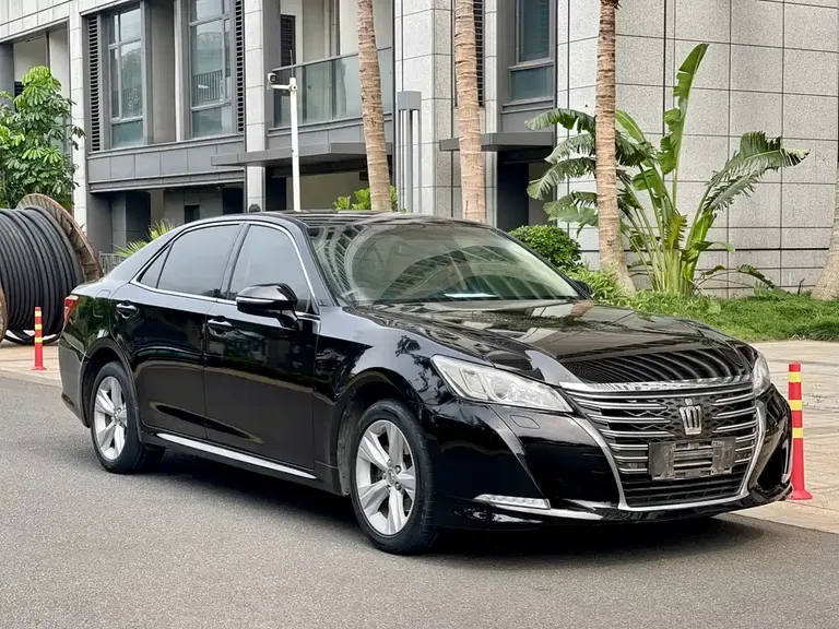 Toyota Crown 2.0 T Pioneer