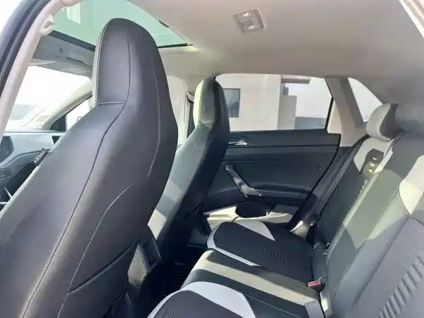 Polo Plus 1.5 L Auto Colorful Tech