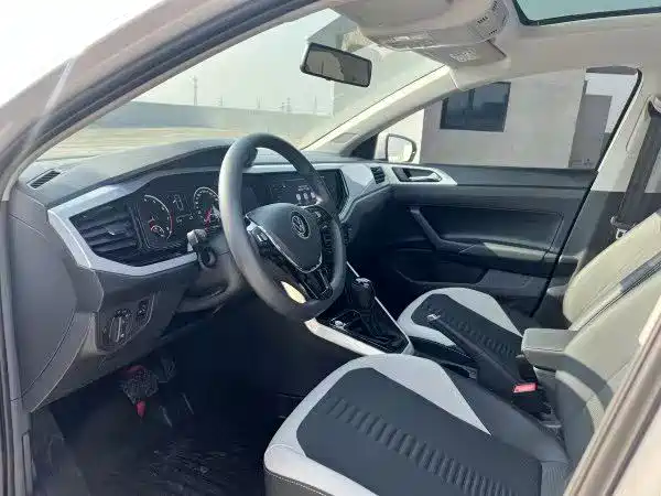 Polo Plus 1.5 L Auto Colorful Tech