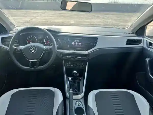 Polo Plus 1.5 L Auto Colorful Tech
