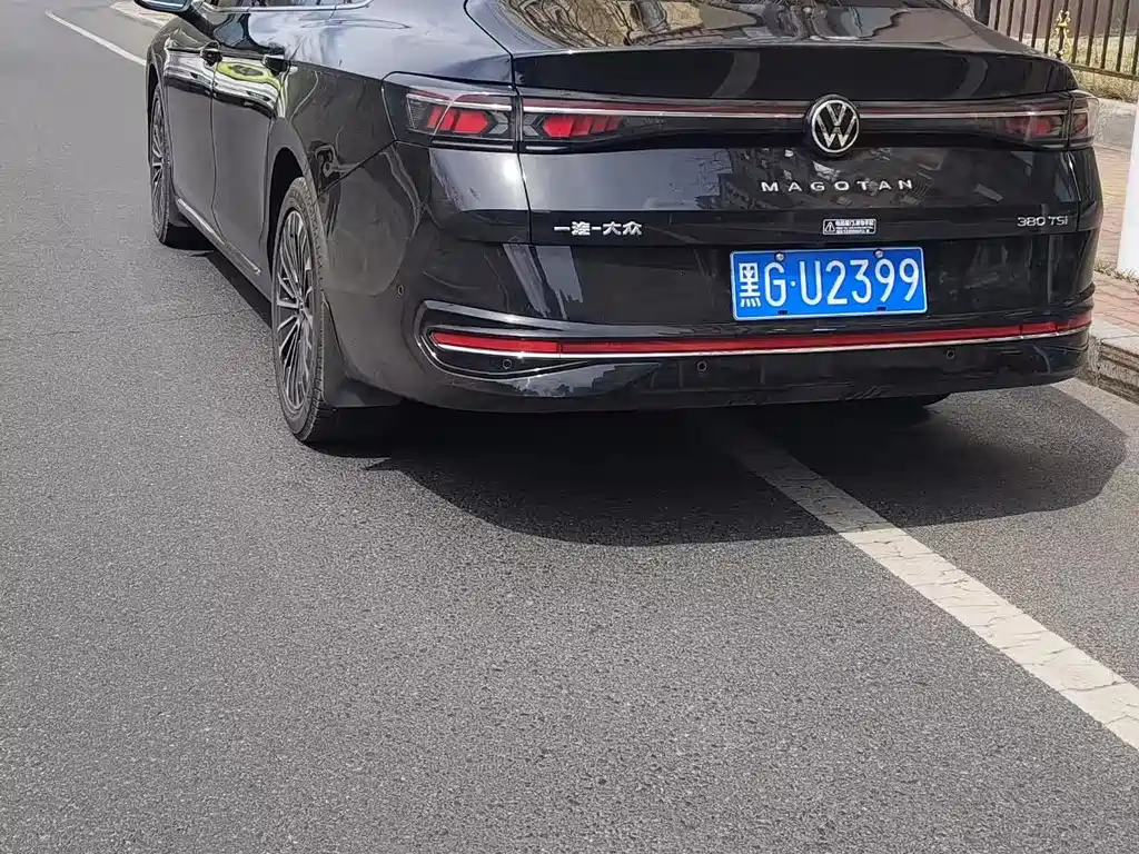Magotan 380 TSI DSG Distinguished Damai Package