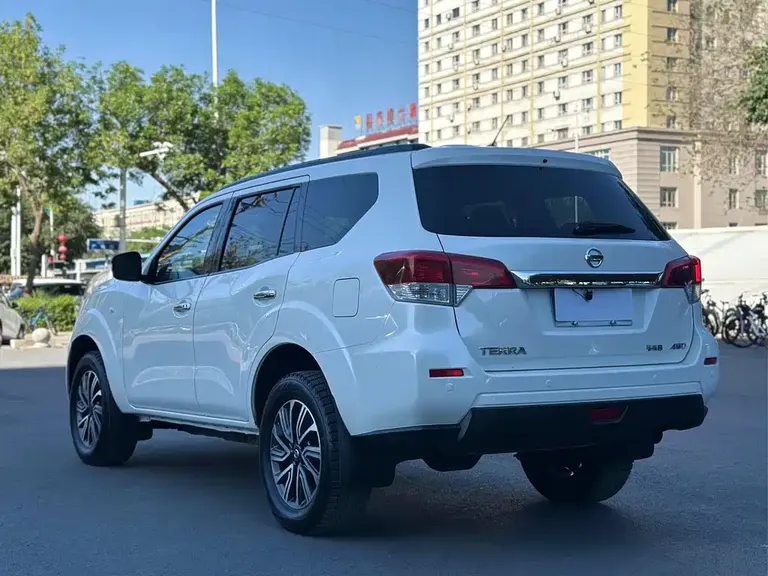 Nissan Terra 2.5 L Auto 4 WD Luxury
