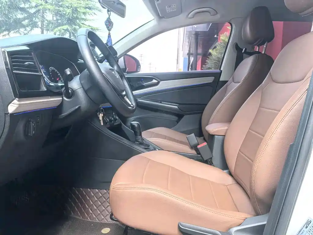 Jetta VS5 280 TSI Auto Progressive