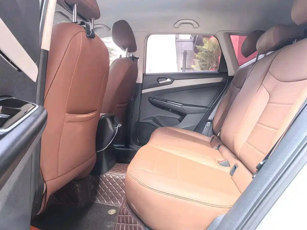 Jetta VS5 280 TSI Auto Progressive